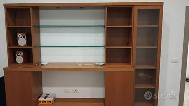 Parete attrezzata di LEGNO CILIEGIO. come nuovo