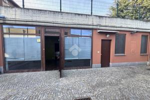 NEGOZIO A BRUINO