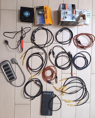 Lotto misto di accessori per elettronica, audio e