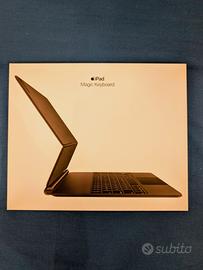 Apple Magic Keyboard  (iPad Pro 5th Gen)