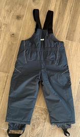 Pantaloni, neve
