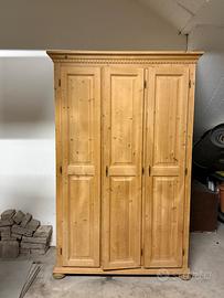 Armadio in arte povera