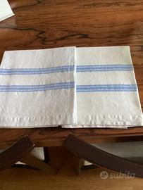 Asciugamani di lino con applicazioni