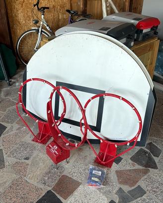 Tabelloni da basket con 3 canestri