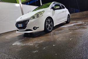 Peugeot 208 allure.