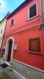Casa su 2 piani piu cantina