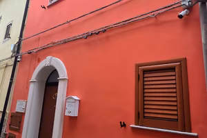 Casa su 2 piani piu cantina