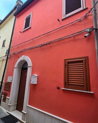 Casa su 2 piani piu cantina