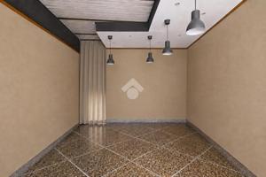 NEGOZIO A CASCINA