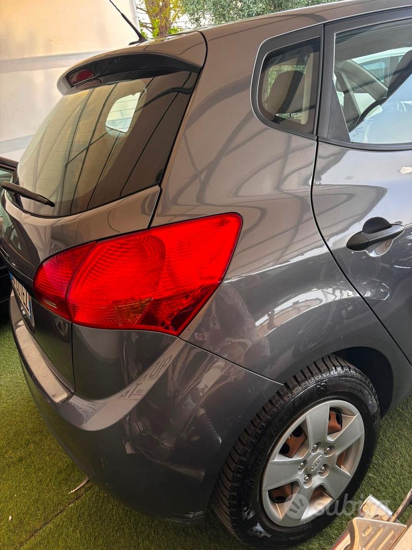 Kia Venga 2010 photo 3