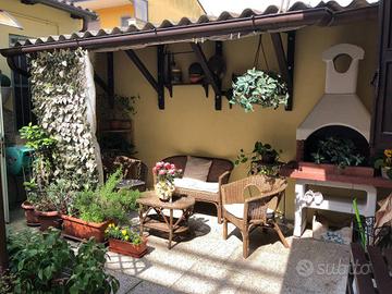 MORTARA VIC. CASA INDIPENDENTE CON CORTILE E BOX