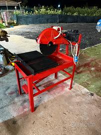 Taglia piastrelle a acqua