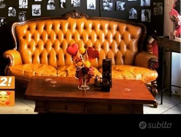 divano Chesterfield in noce e pelle