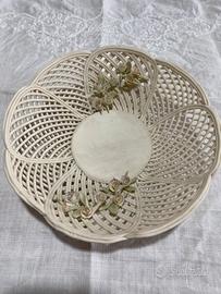 Cestini con fiori dí Capodimonte