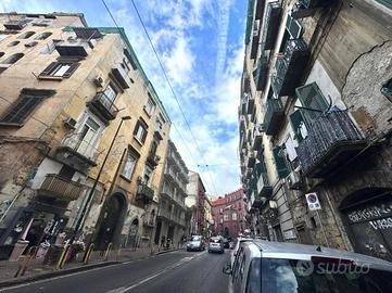 MONOLOCALE A NAPOLI