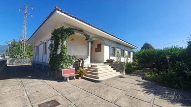 Villa di 389 m² con più di 5 locali e box auto dop