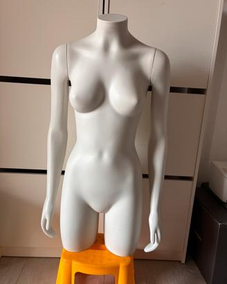 Donna mezzo busto