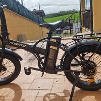 Ebike bicicletta con pedalata assistita
