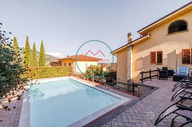 Villa di 231 m² con più di 5 locali e box auto a P