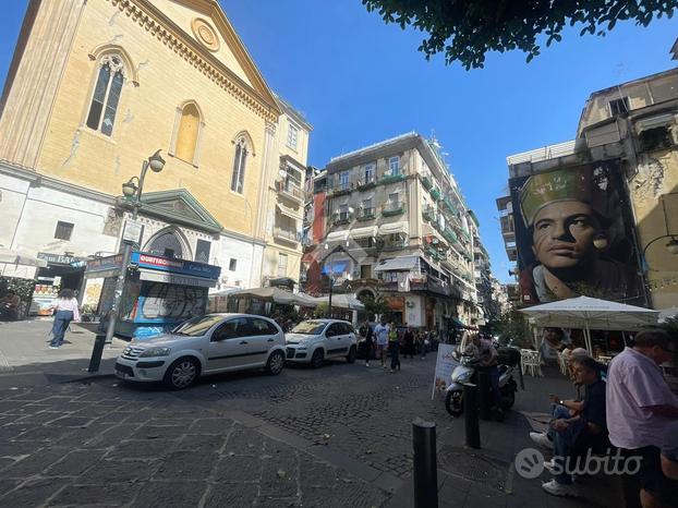 AUTORIMESSA A NAPOLI