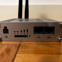 Router LTE Teltonika RUT360 - Senza alimentatore