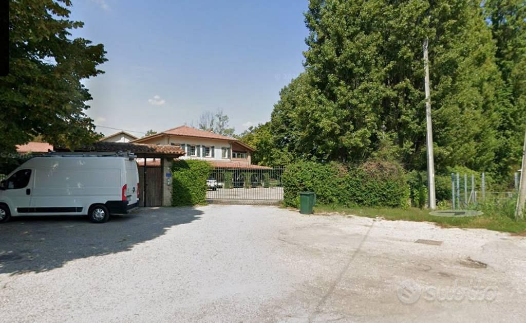 Rustico / Casale di 346000 m² con più di 5 locali - Vista 2