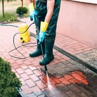 Pulizia Professionale con Idropulitrice