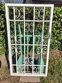 inferriate apribili  per finestre in ferro pieno