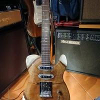 Chitarra legno e resina