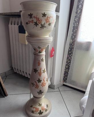 Portavaso/Colonna in ceramica decorata con vaso –