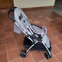 Passeggino leggero CAM chiusura compatta