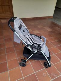 Passeggino leggero CAM chiusura compatta