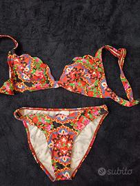 Bikini. Fantasia fiori. 