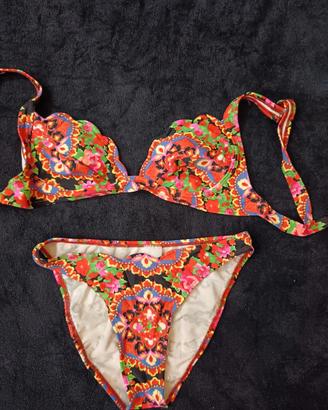 Bikini. Fantasia fiori. 