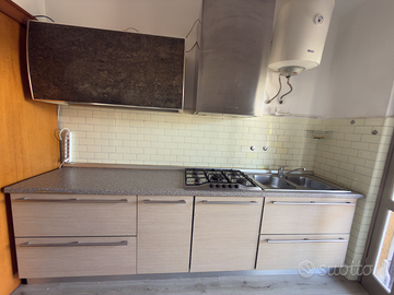 Cucina Moderna Completa di Elettrodomestici