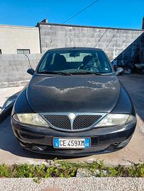 macchina  lancia 
