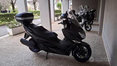 Suzuki burgman 400 di marzo 2025 con 9400 km