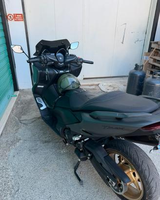 Tmax 560 come nuovo