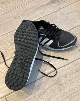 Adidas nere