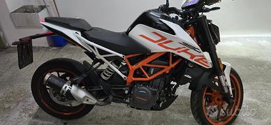 KTM DUKE 390 + AKRAPOVIC