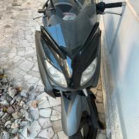 Scooter xMax 125 incidentato, anno 2010 16.500km