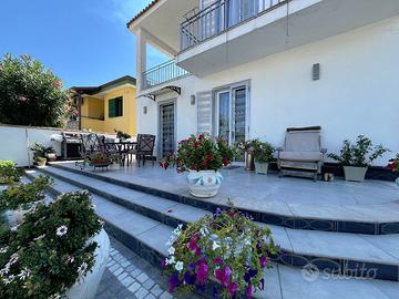 Rif. 108 villa singola di 2 appartamenti con giard