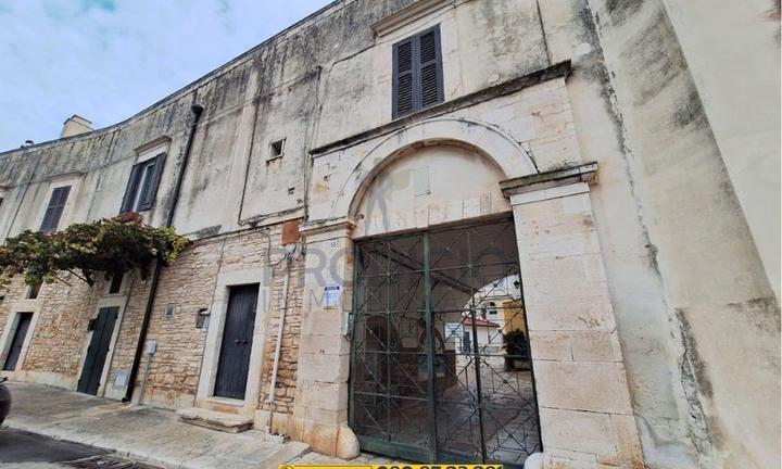 Casa indipendente in corte storica a Terlizzi