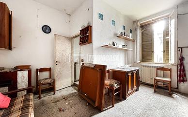 BILOCALE AL PIANO TERRA DA RISTRUTTURARE!