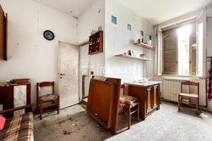 BILOCALE AL PIANO TERRA DA RISTRUTTURARE!