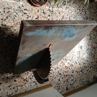 Banco con lama per taglio legna