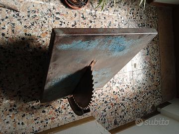 Banco con lama per taglio legna