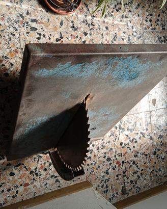 Banco con lama per taglio legna