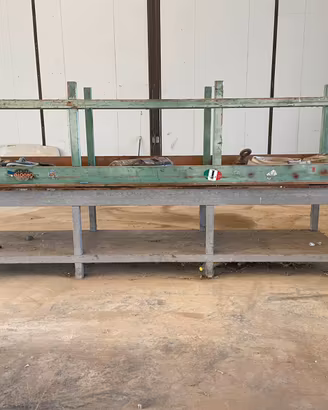 3 Banconi da lavoro legno 4m – 150€ cad.