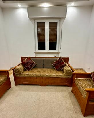 Salotto completo in legno massello con contenitore